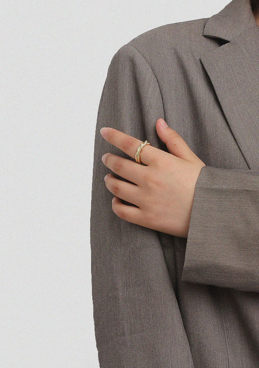 Nura Twist Ring
