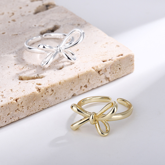 Lumière Loop Bow Ring