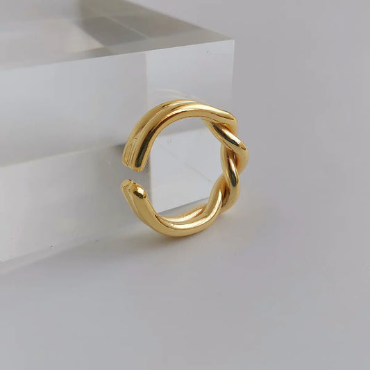 Nura Twist Ring
